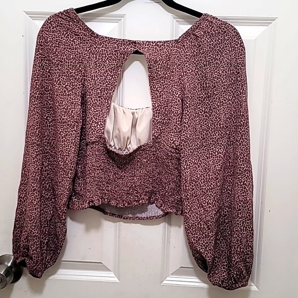 KIRIOUS LOS ANGELES CUT OUT BACK CROPPED SEXY TOP LONG SLEEVE  CHEATA PRINT SZ L - Picture 3 of 6